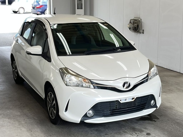 TOYOTA VITZ 2015