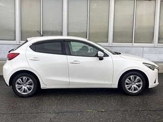 MAZDA DEMIO 2015