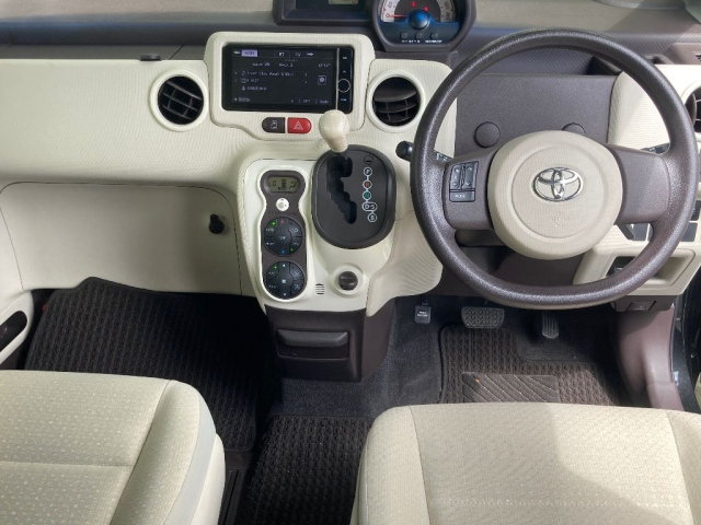 TOYOTA PORTE 2012
