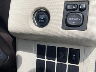 TOYOTA PORTE 2012