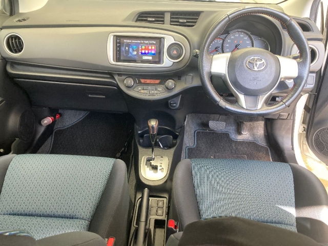 TOYOTA VITZ 2013