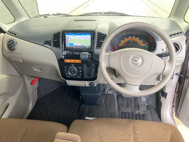 NISSAN ROOX 2011