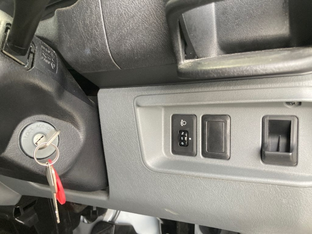 NISSAN CLIPPER VAN 2013