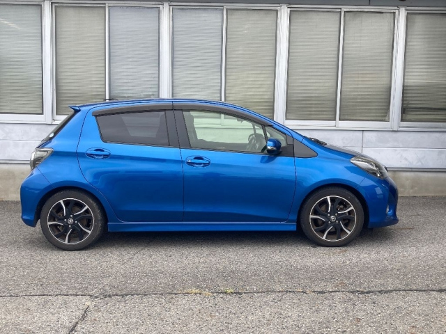 TOYOTA VITZ 2016