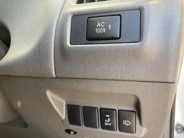 TOYOTA PRIUS ALPHA 2014