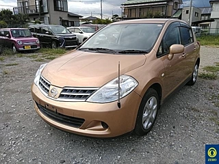 NISSAN TIIDA 2010