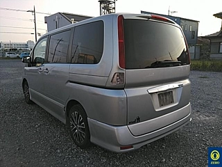 NISSAN SERENA 2010
