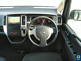 NISSAN SERENA 2010