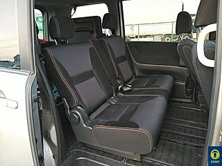 NISSAN SERENA 2010