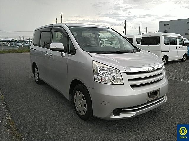 TOYOTA NOAH 2008