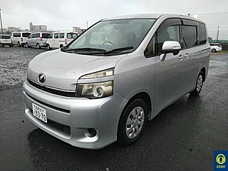 TOYOTA VOXY 2010