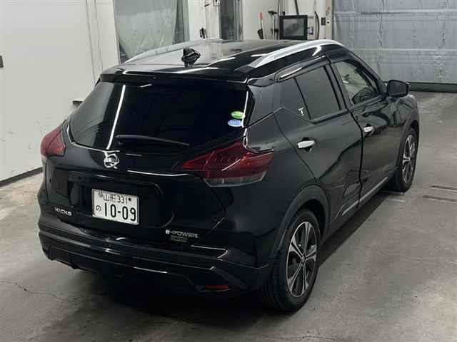 NISSAN KIX 2021