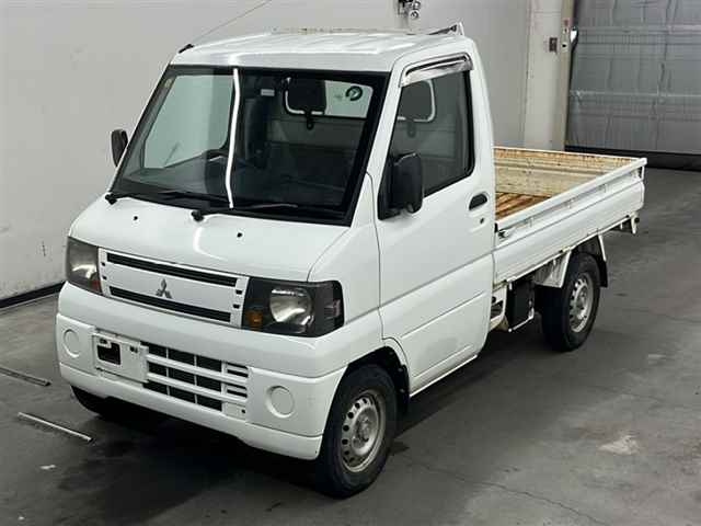 MITSUBISHI MINICAB TRUCK 2011