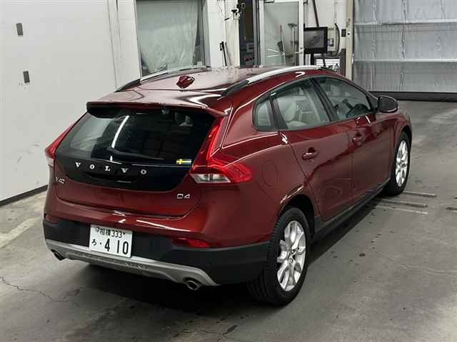 VOLVO V40 2017