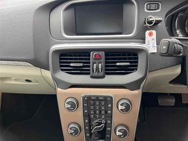 VOLVO V40 2017