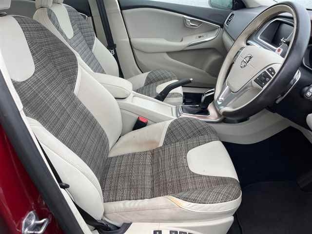 VOLVO V40 2017