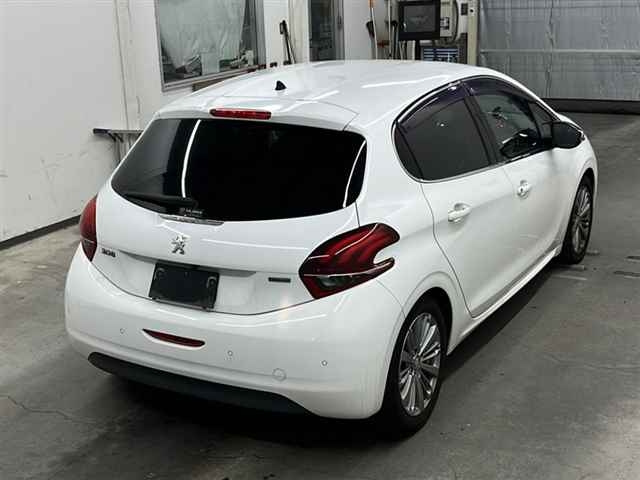PEUGEOT 208 2016