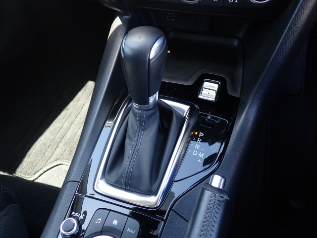 MAZDA AXELA 2018