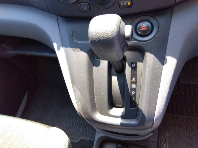 NISSAN NV200 2019
