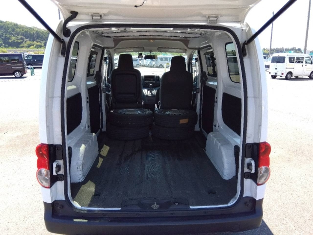 NISSAN NV200 2019