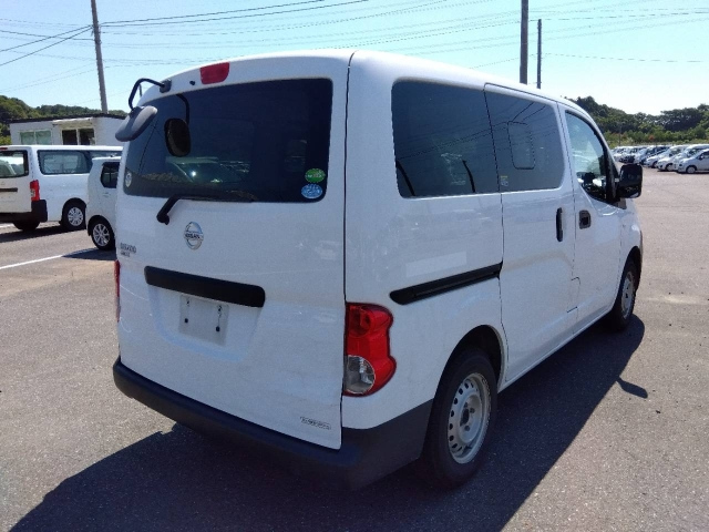 NISSAN NV200 2019