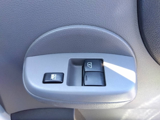 NISSAN NV200 2019