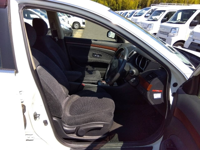 NISSAN SYLPHY 2010