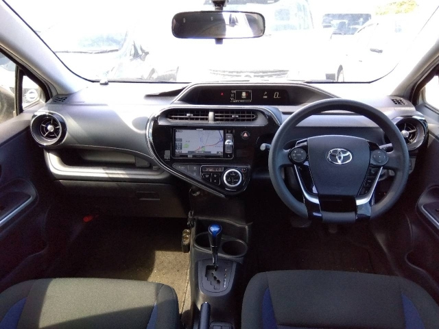 TOYOTA AQUA 2019