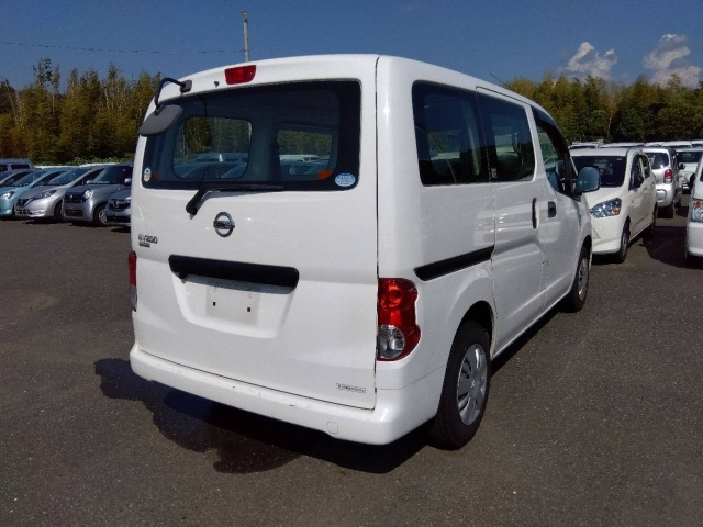 NISSAN NV200 2018