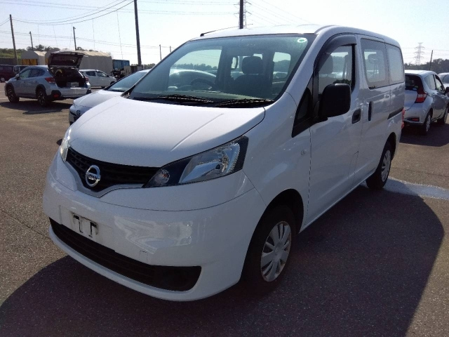 NISSAN NV200 2018