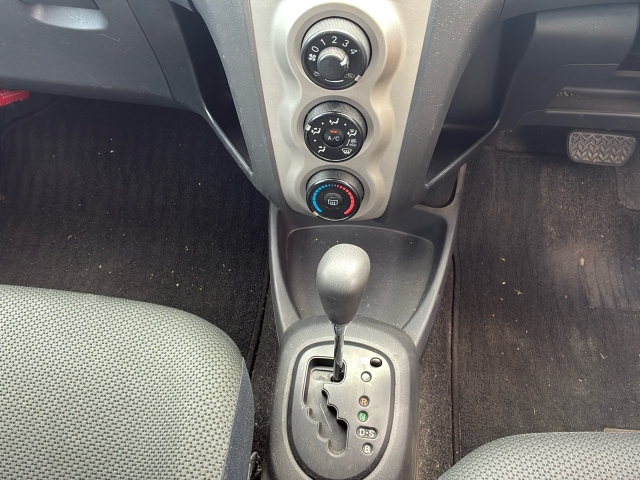 TOYOTA VITZ 2010