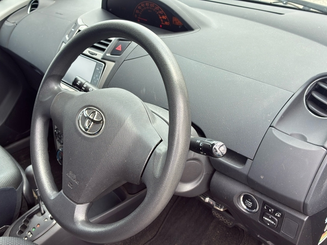 TOYOTA VITZ 2010