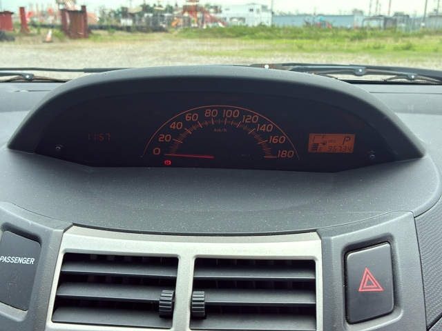 TOYOTA VITZ 2010