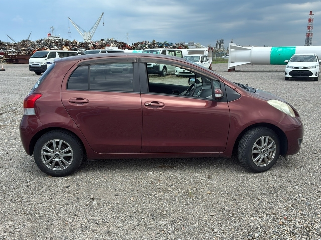 TOYOTA VITZ 2010