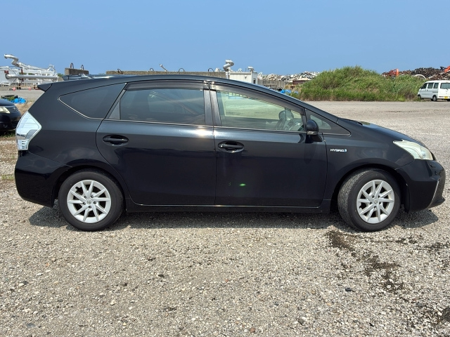 TOYOTA PRIUS ALPHA 2012