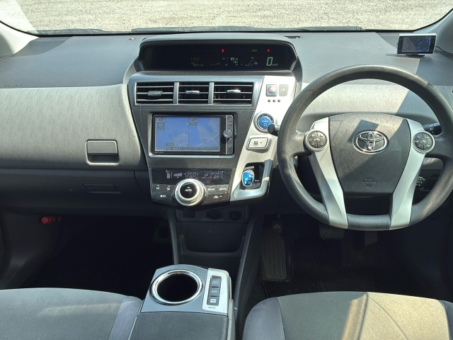TOYOTA PRIUS ALPHA 2012