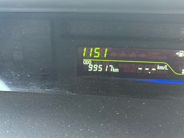 TOYOTA PRIUS ALPHA 2012