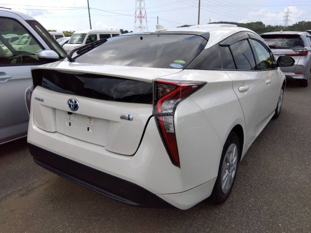 TOYOTA PRIUS 2018