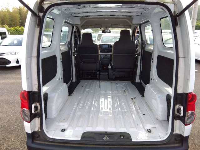 NISSAN NV200 2020