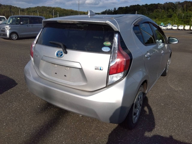 TOYOTA AQUA 2016