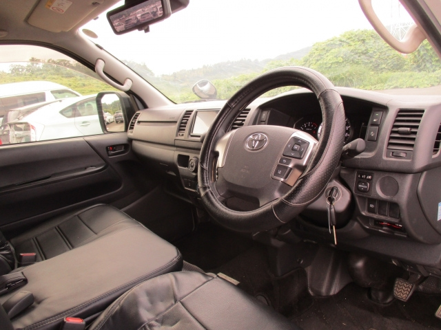 TOYOTA HIACE VAN 2023