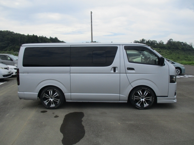TOYOTA HIACE VAN 2023
