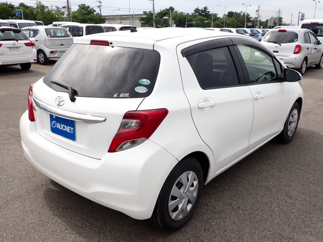 TOYOTA VITZ 2015