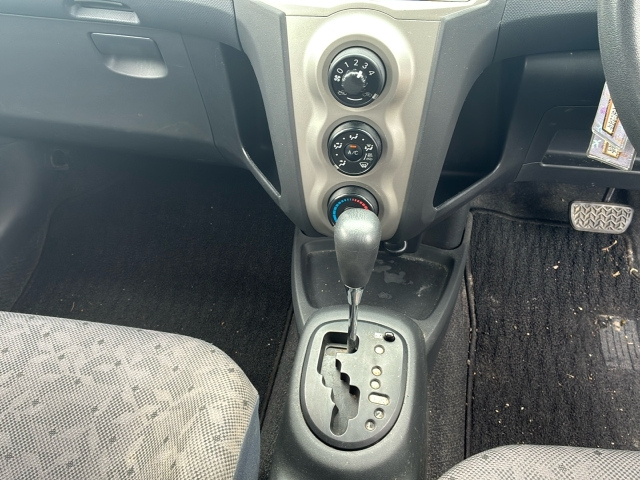 TOYOTA VITZ 2008