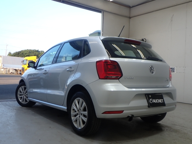 VOLKSWAGEN POLO 2016