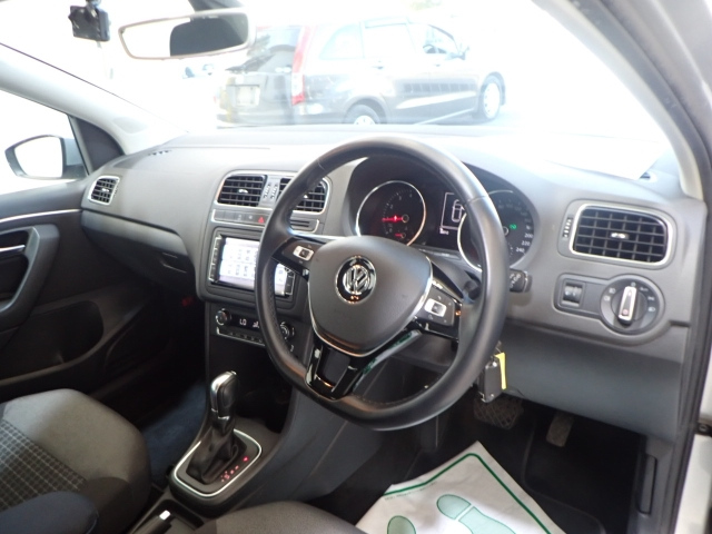 VOLKSWAGEN POLO 2016