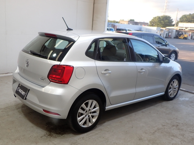 VOLKSWAGEN POLO 2016