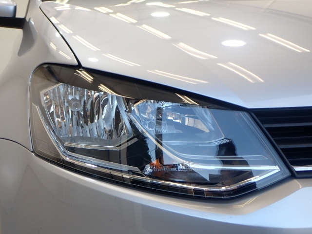 VOLKSWAGEN POLO 2016