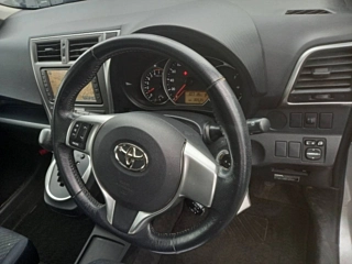 TOYOTA RACTIS 2010
