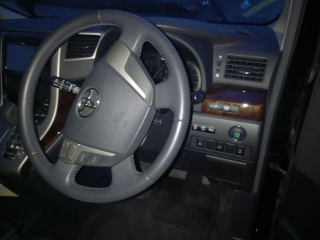 TOYOTA VELLFIRE 2012